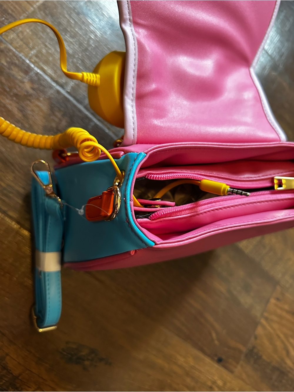 Retro Phone Purse - Picture 8 of 14